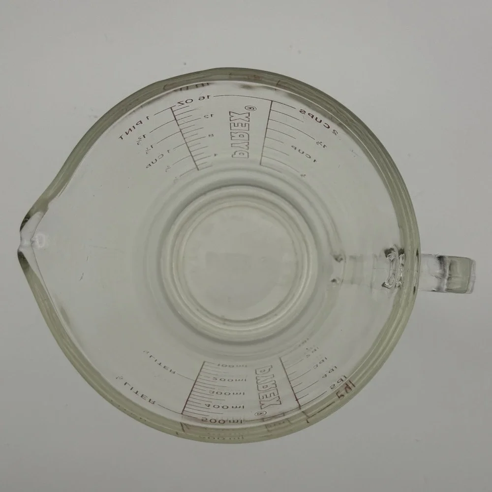 Vintage PYREX 516 Glass Measuring Cup Red Lettering Closed D-Handle 2 Cup 1 Pint